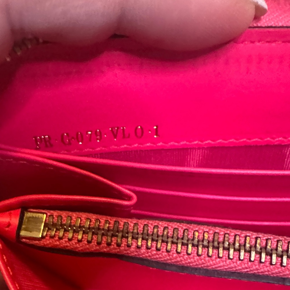 💝9/5-9/7 Buyer’s PRIZE💝 Valentino Hot Pink Studded Wallet on Chain Authentic EUC - Picture 6 of 7